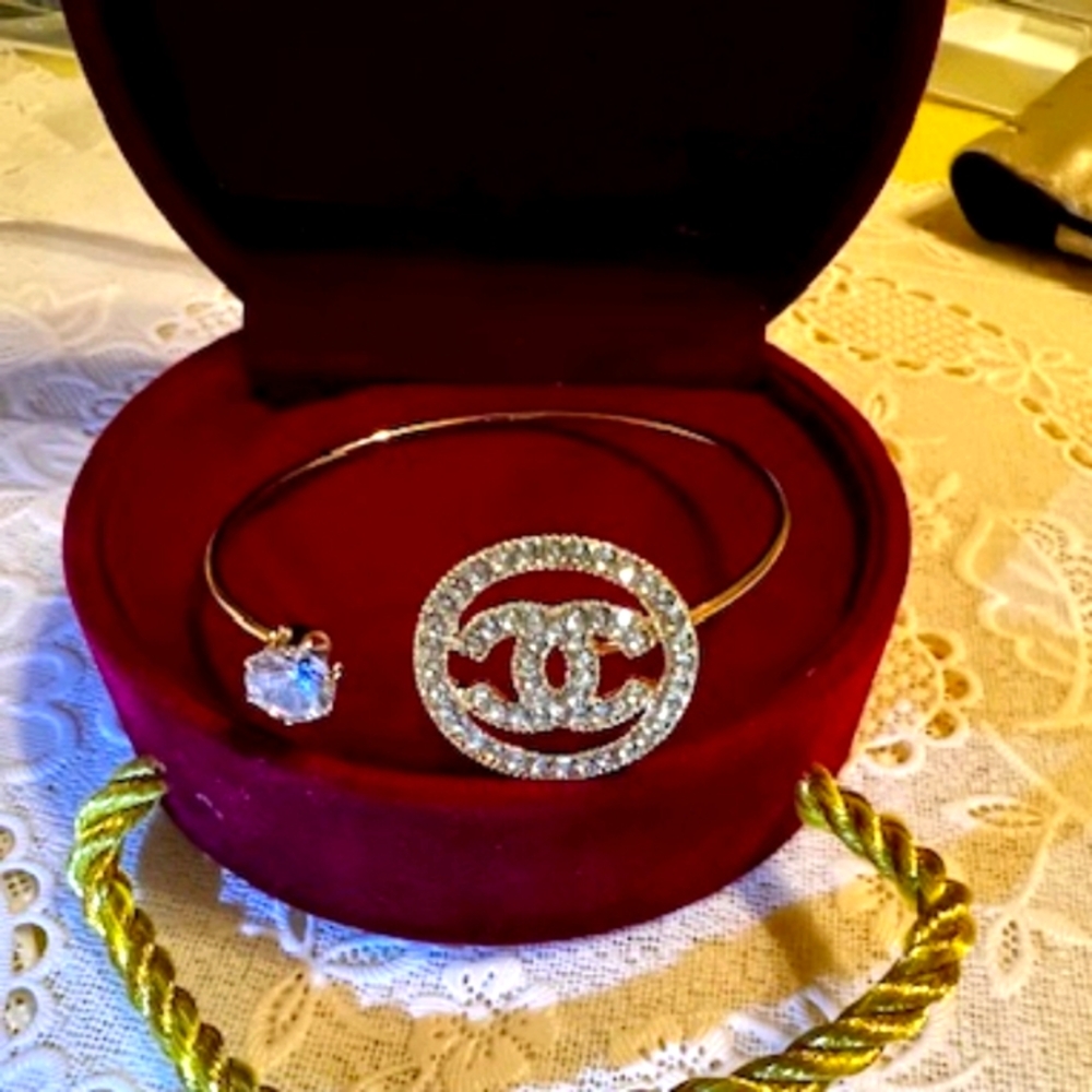 Elegant Gold and Silver Women's Bracelet